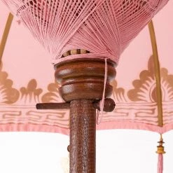 Butlers Parasol ORIENTAL LOUNGE IV - Coton / Bois fruitier - Rose 14 Butlers Parasol ORIENTAL LOUNGE IV - Coton / Bois fruitier - Rose -Équipements de jardin Soldes 1000341328 220317 032 DETAILS P000000001000341328