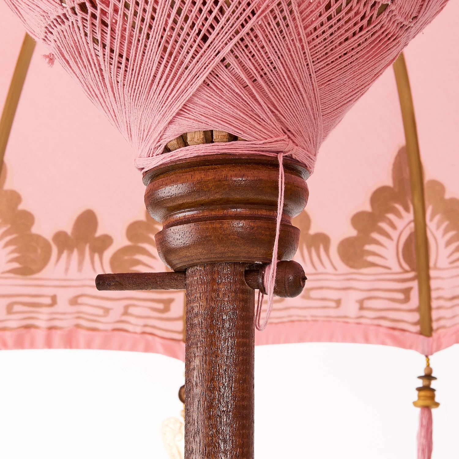 Butlers Parasol ORIENTAL LOUNGE IV - Coton / Bois fruitier - Rose 5 Butlers Parasol ORIENTAL LOUNGE IV - Coton / Bois fruitier - Rose – Image 5