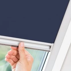 Lichtblick Store pour fenêtre de toit Skylight I - Tissu - Bleu foncé 10 Lichtblick Store pour fenêtre de toit Skylight I - Tissu - Bleu foncé -Équipements de jardin Soldes dachfensterrollo skylight verdunkelung 100 polyester blau 1731086