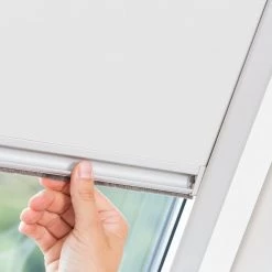 Lichtblick Store pour fenêtre de toit Skylight II - Tissu - Blanc -Équipements de jardin Soldes dachfensterrollo verdunkelung weiss polyester aluminium weiss 345506 1